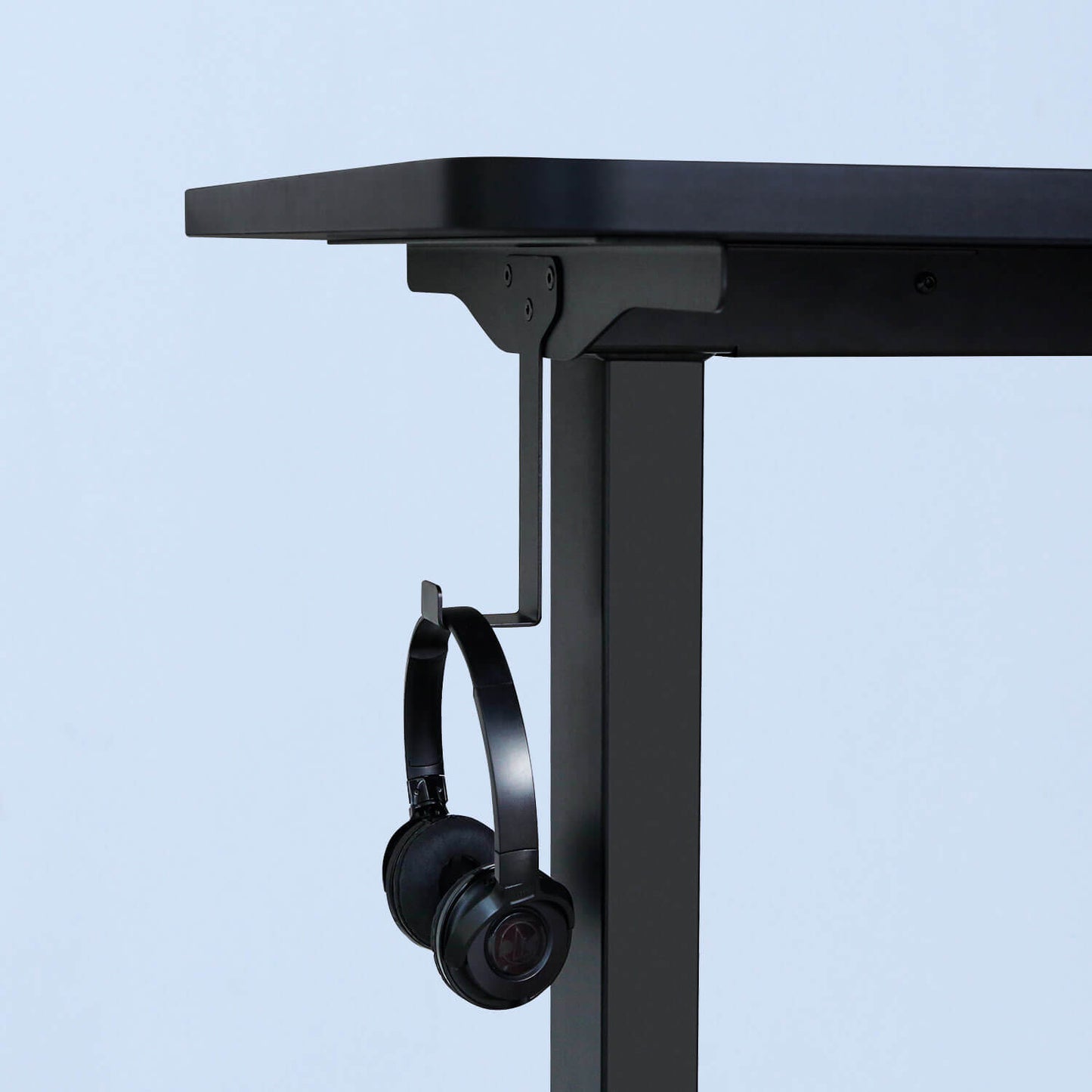 Black electric standing desk to hang your headphone or bag